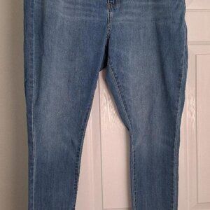 Levi's Signature Gold Mid Rise Skinny Jean - Size 20M